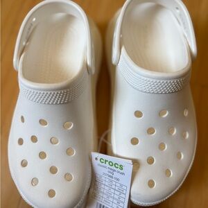CROCS Classic Mega Crush Clog in White